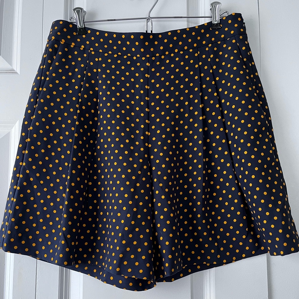 Ann Taylor Everyday shorts size 8.